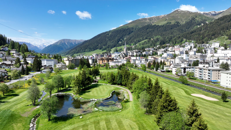 Luftbild Davos Platz mit Golfplatz
©2023 marcel giger